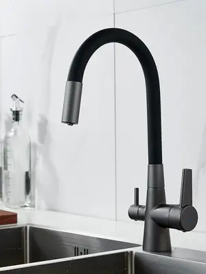 Смеситель для кухни с гибким изливом и фильтром Shevanik S668Y