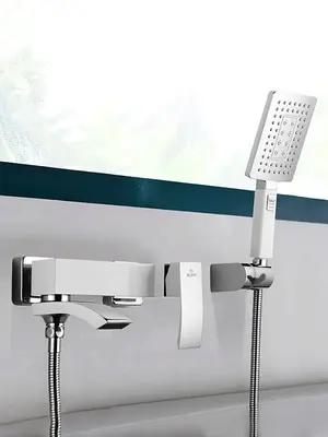 Смеситель для ванны с коротким изливом и душем Rose R1552F