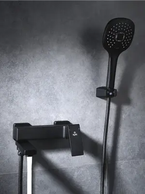 Смеситель для ванны с коротким изливом и душем Rose R2802H