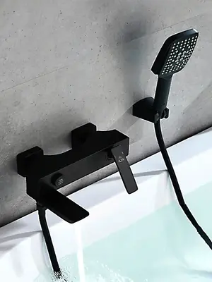 Смеситель для ванны с коротким изливом и душем Rose R2702H