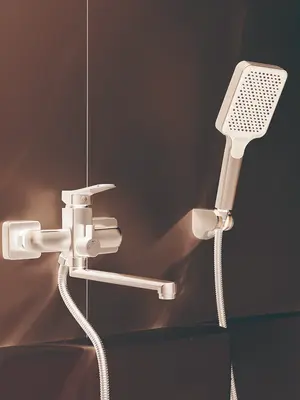 Смеситель для ванны с коротким изливом и душем Shevanik S9902T