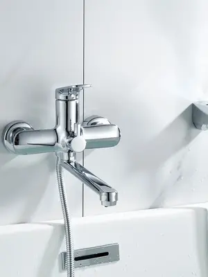 Смеситель для ванны с коротким изливом и душем Shevanik S8502