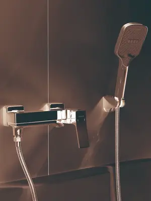 Смеситель для ванны с коротким изливом и душем Shevanik S4002