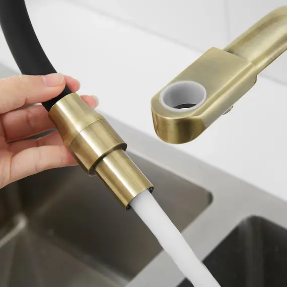 Смеситель для кухни с гибким изливом Rose R558Q бронза/черный, изображение 16