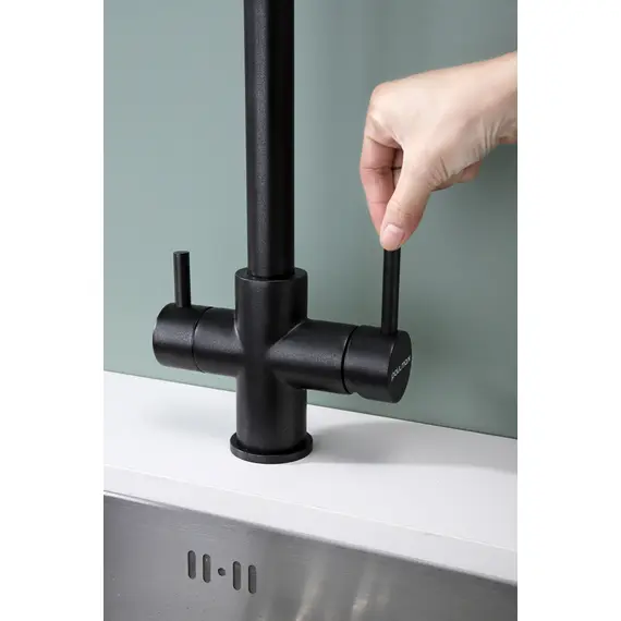 Смеситель для кухни Paulmark Lange La214212-418 под фильтр с выдвижным шлангом черный металлик, Название цвета: Черный металлик, изображение 9