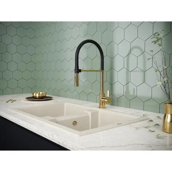 Смеситель для кухни Paulmark Halt Ha214021-G с гибким изливом золото, изображение 3