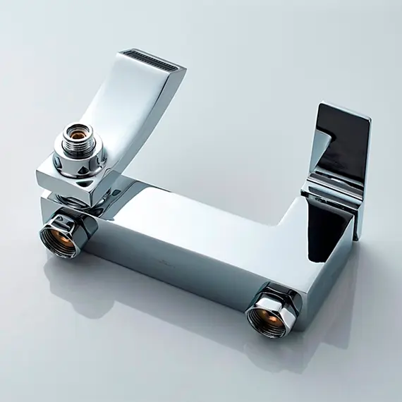 Смеситель для ванны Ledeme R L3178 хром с коротким поворотным изливом, изображение 4