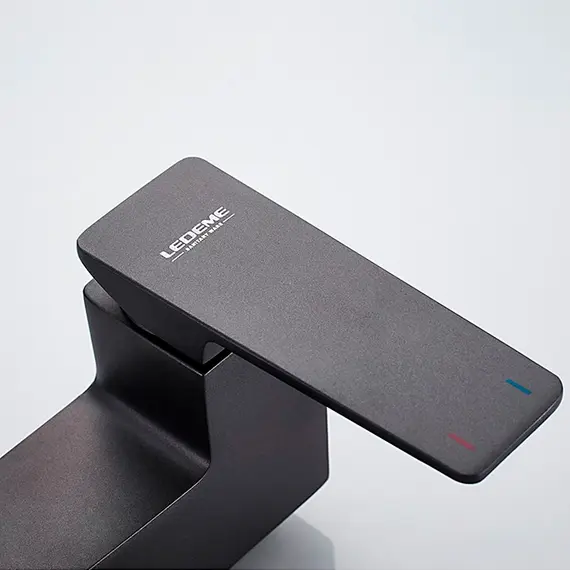 Смеситель для ванны Ledeme R L3178U графит с коротким поворотным изливом, изображение 6