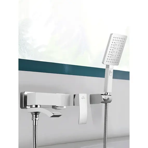 Смеситель для ванны с коротким изливом и душем Rose R1552F, изображение 2