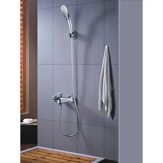 Смеситель для ванны с коротким изливом и душем Rose R1302, изображение 2