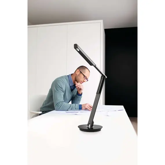 Черная светодиодная настольная лампа Philips Mallet 67420/30/16, изображение 7